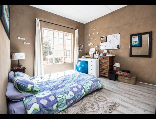 2 BEDROOM TOWNHOUSE RENTED IN NORTH RIDING